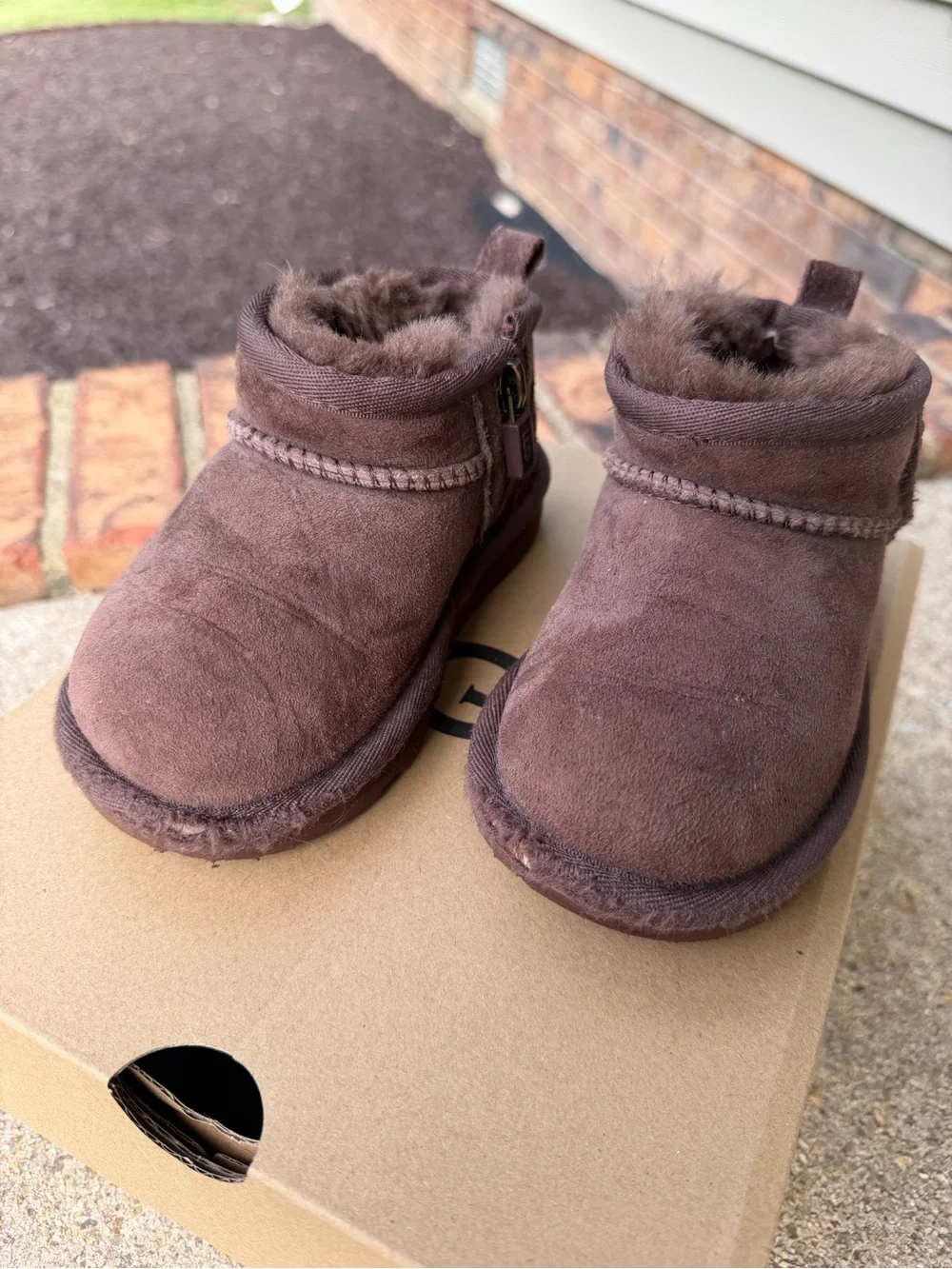 UGG Chestnut Classic Ultra Mini Boots